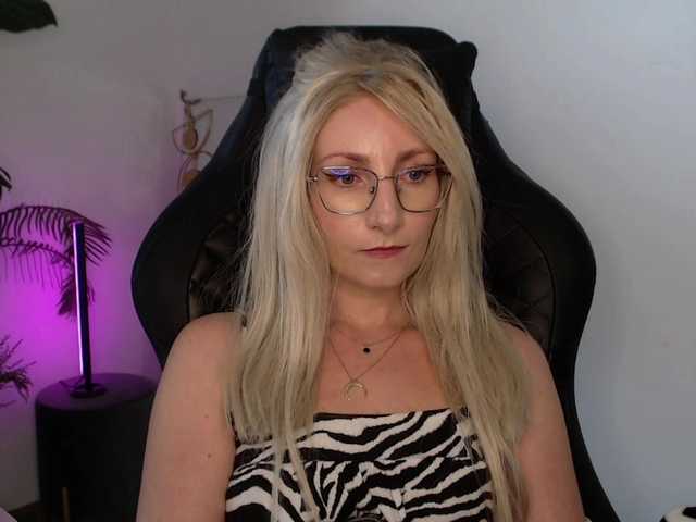 CinderellaMoon live cam on BongaCams