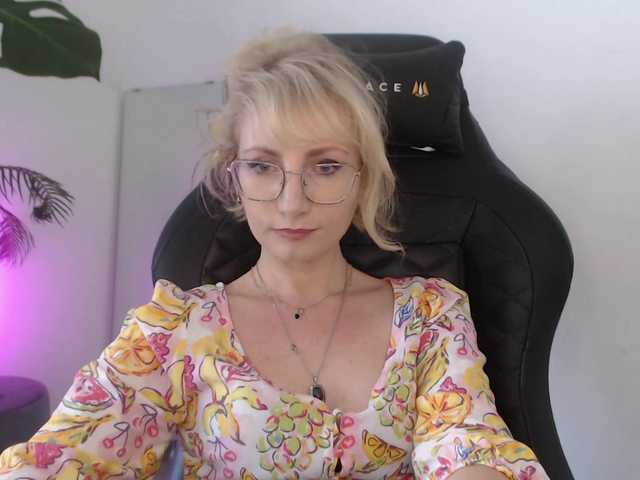 CinderellaMoon live cam on BongaCams