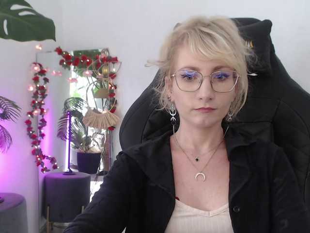 CinderellaMoon live cam on BongaCams