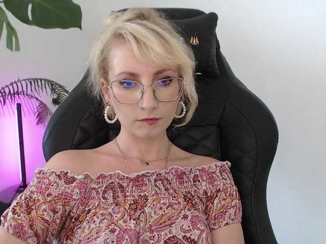 CinderellaMoon live cam on BongaCams