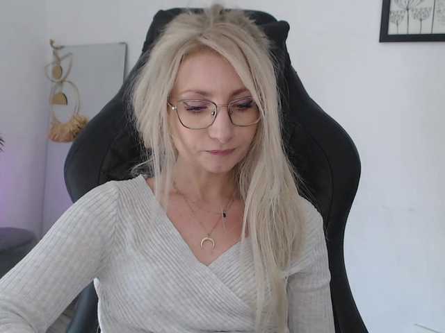 CinderellaMoon live cam on BongaCams