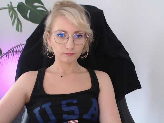 CinderellaMoon live cam on BongaCams