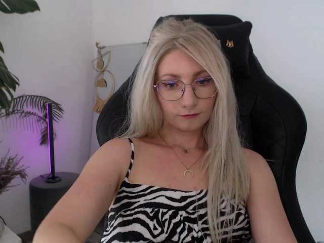 CinderellaMoon live cam on BongaCams