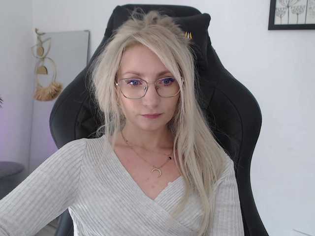 CinderellaMoon live cam on BongaCams