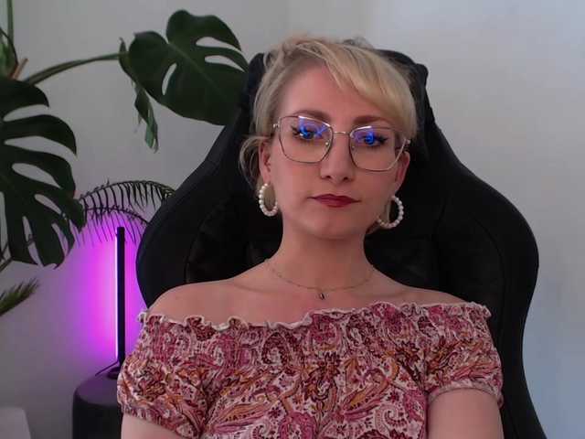 CinderellaMoon live cam on BongaCams