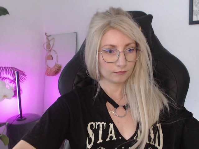 CinderellaMoon live cam on BongaCams