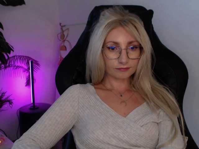 CinderellaMoon live cam on BongaCams