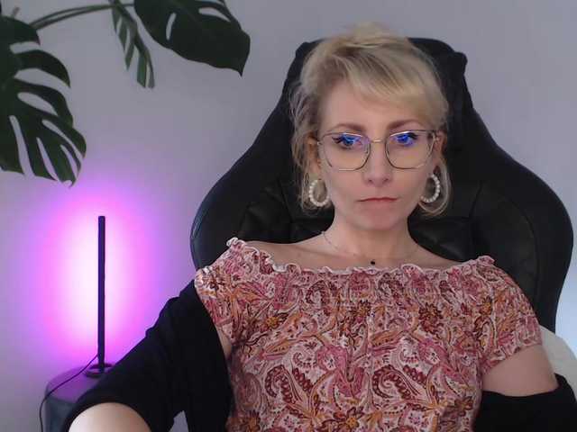 CinderellaMoon live cam on BongaCams