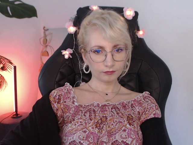 CinderellaMoon live cam on BongaCams