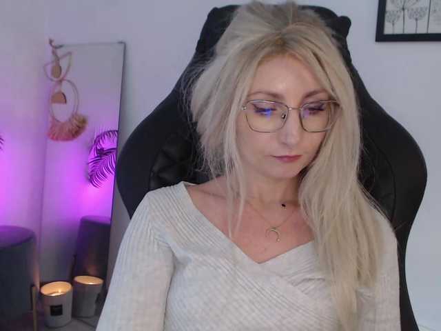 CinderellaMoon live cam on BongaCams
