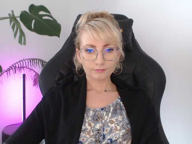 CinderellaMoon live cam on BongaCams