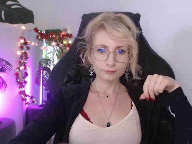CinderellaMoon live cam on BongaCams