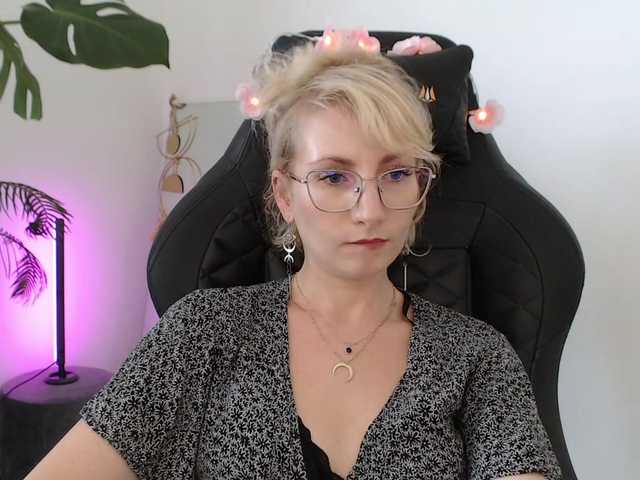 CinderellaMoon live cam on BongaCams