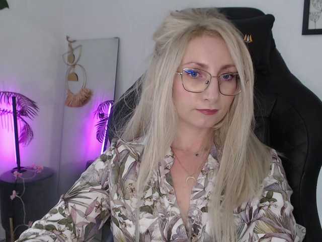 CinderellaMoon live cam on BongaCams