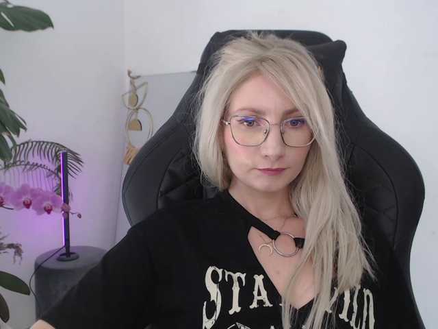 CinderellaMoon live cam on BongaCams