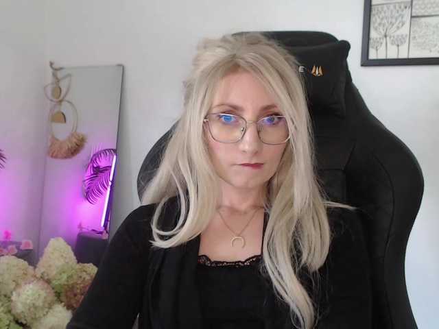 CinderellaMoon live cam on BongaCams