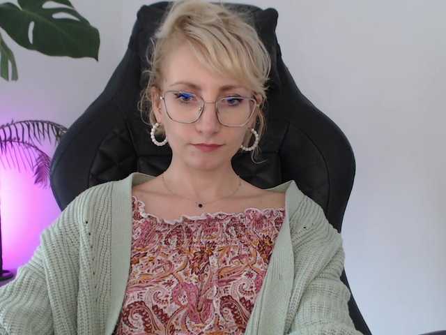 CinderellaMoon live cam on UnifiedCams