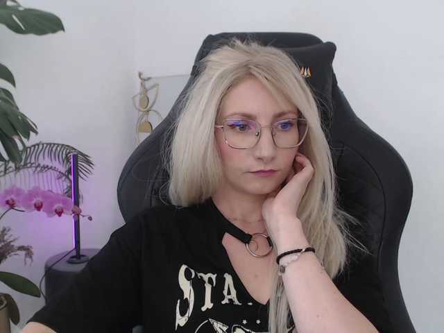 CinderellaMoon live cam on BongaCams