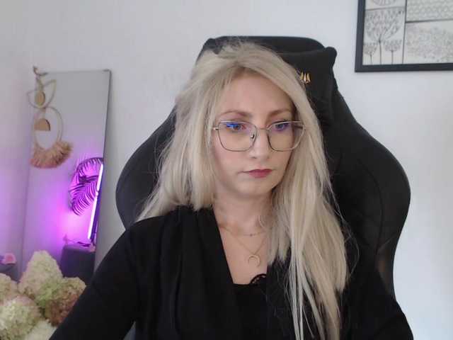 CinderellaMoon live cam on BongaCams