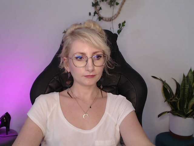 CinderellaMoon live cam on BongaCams