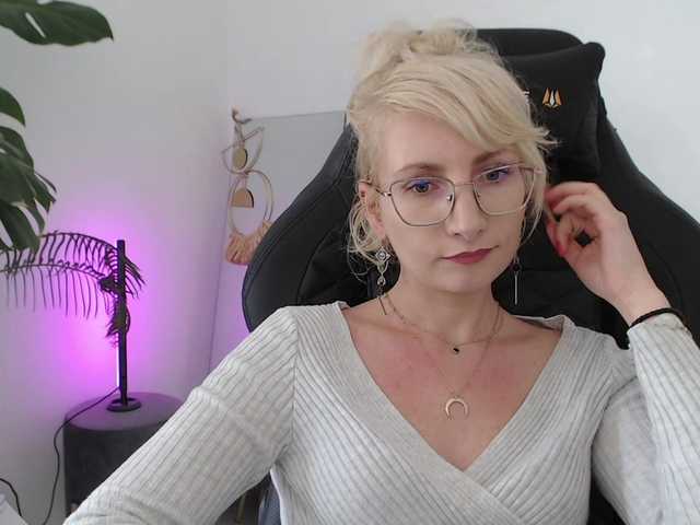 CinderellaMoon live cam on BongaCams