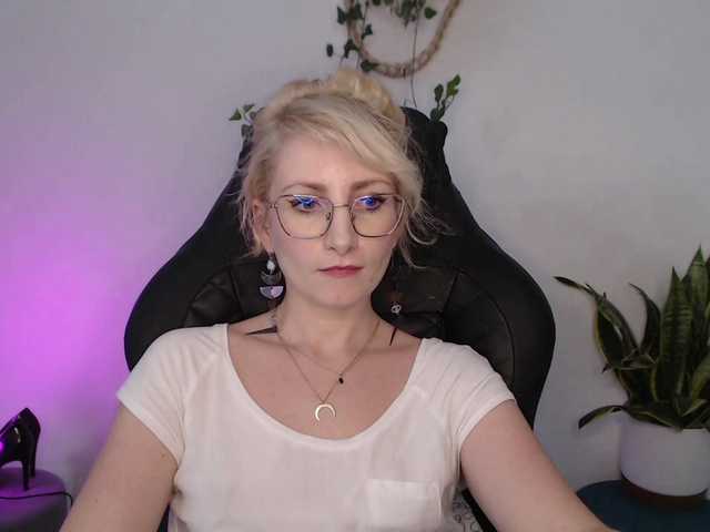 CinderellaMoon live cam preview