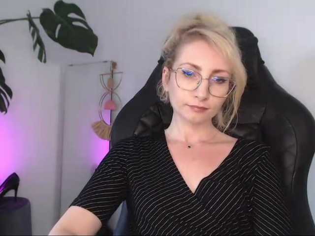 CinderellaMoon Live Cam and Statistics on UnifiedCams