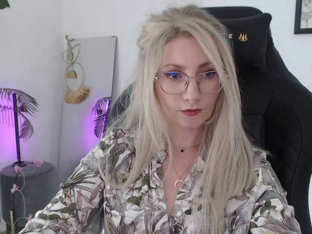 CinderellaMoon live cam on BongaCams