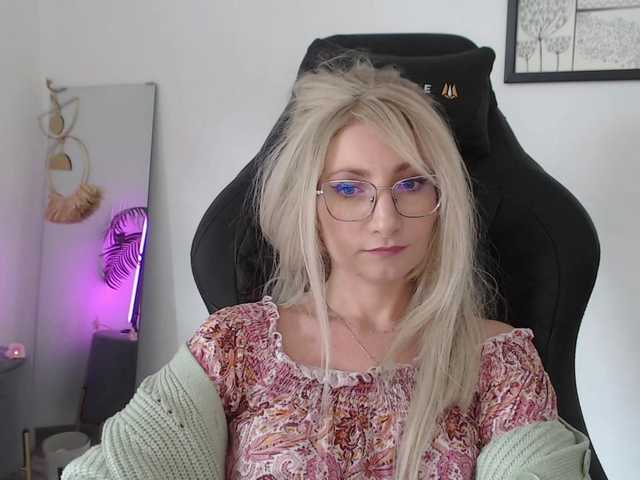 CinderellaMoon live cam on BongaCams
