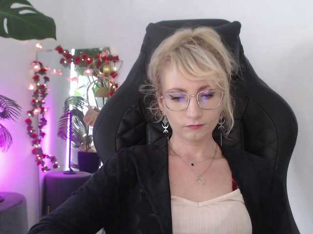 CinderellaMoon live cam on BongaCams