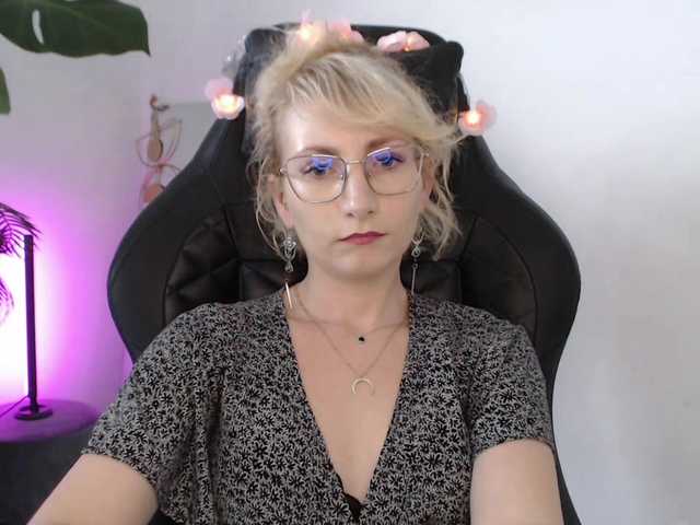 CinderellaMoon live cam on BongaCams