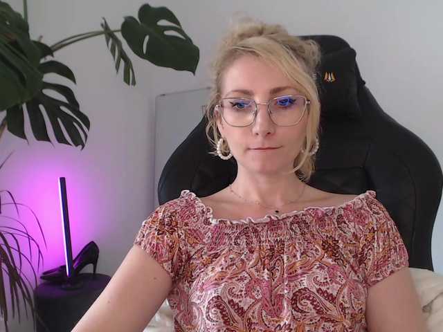 CinderellaMoon live cam on BongaCams