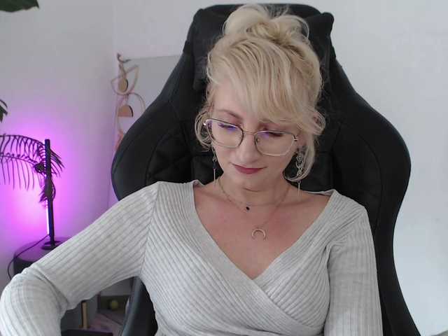 CinderellaMoon live cam on BongaCams