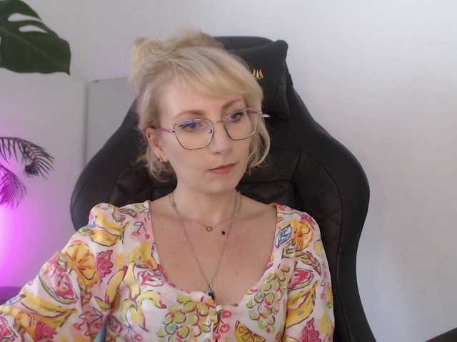 CinderellaMoon live cam on BongaCams