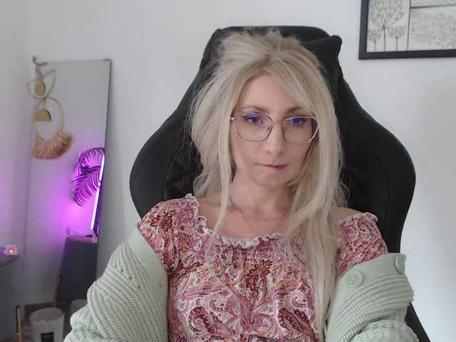 CinderellaMoon live cam on BongaCams