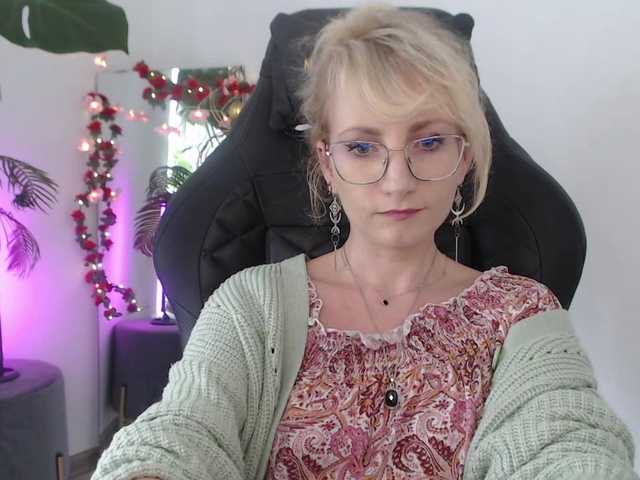 CinderellaMoon live cam on BongaCams