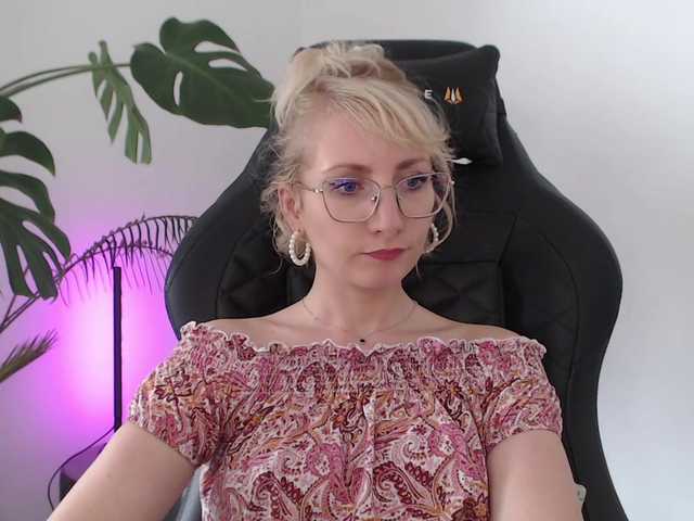 CinderellaMoon live cam on BongaCams