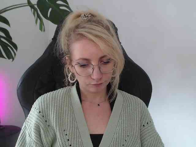 CinderellaMoon webcam
