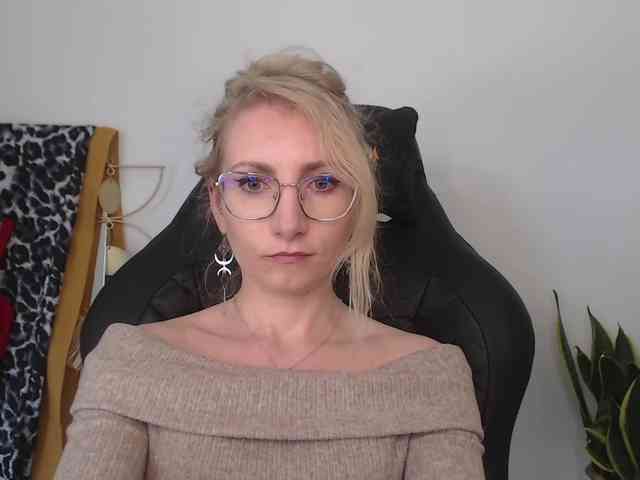 CinderellaMoon webcam