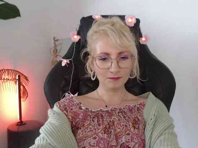 CinderellaMoon webcam