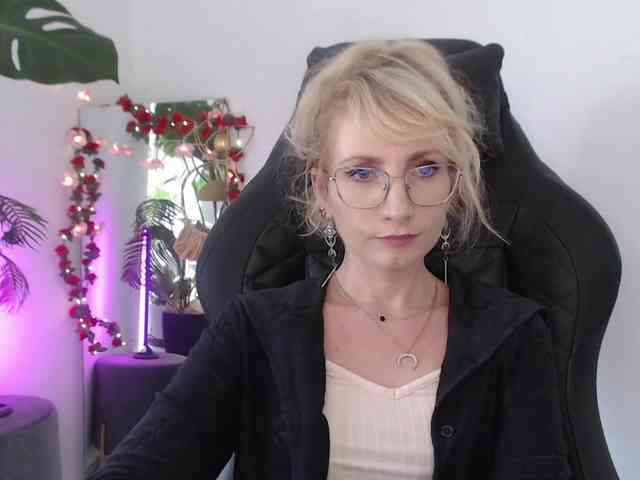 CinderellaMoon webcam