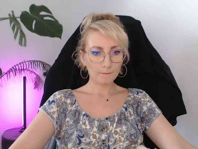 CinderellaMoon webcam