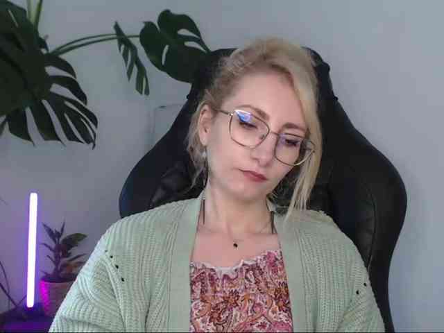 CinderellaMoon webcam