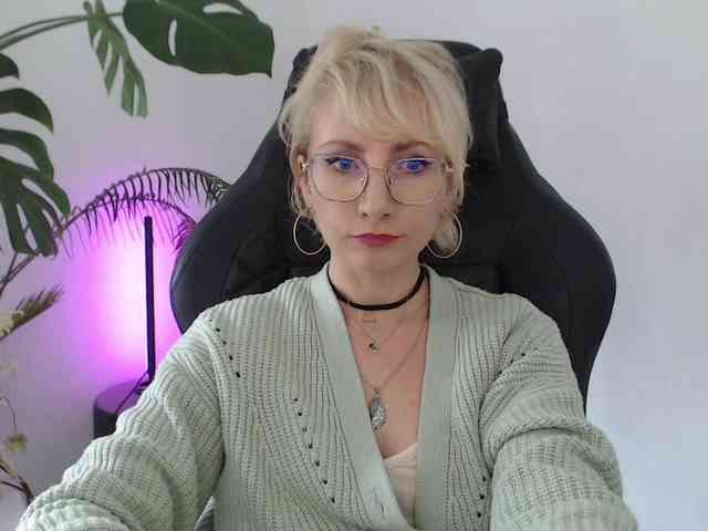 CinderellaMoon webcam