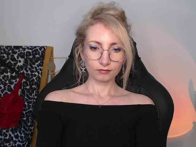 CinderellaMoon webcam