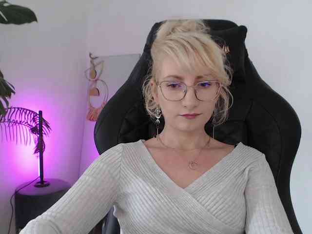 CinderellaMoon webcam