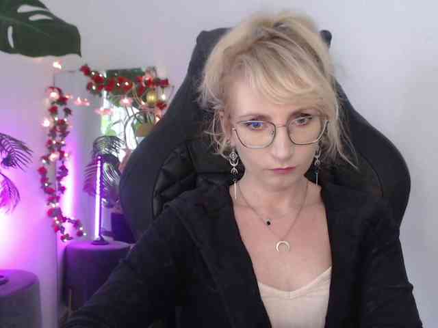 CinderellaMoon webcam