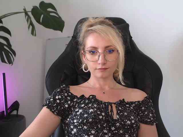 CinderellaMoon webcam