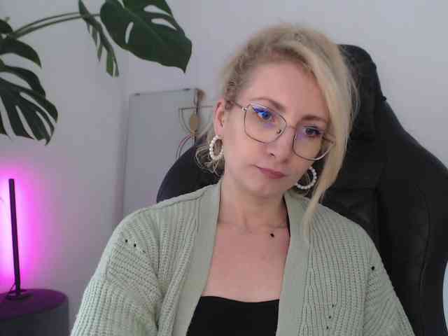 CinderellaMoon webcam