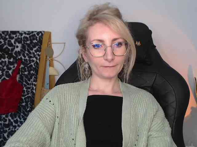 CinderellaMoon webcam